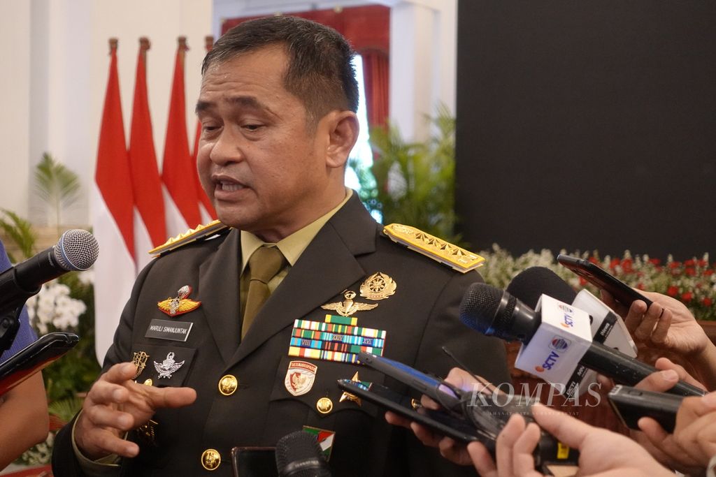 Presiden Joko Widodo melantik Jenderal Maruli Simanjuntak sebagai Kepala Staf TNI Angkatan Darat (KSAD) di Istana Negara, Jakarta, Rabu (29/11/2023). 