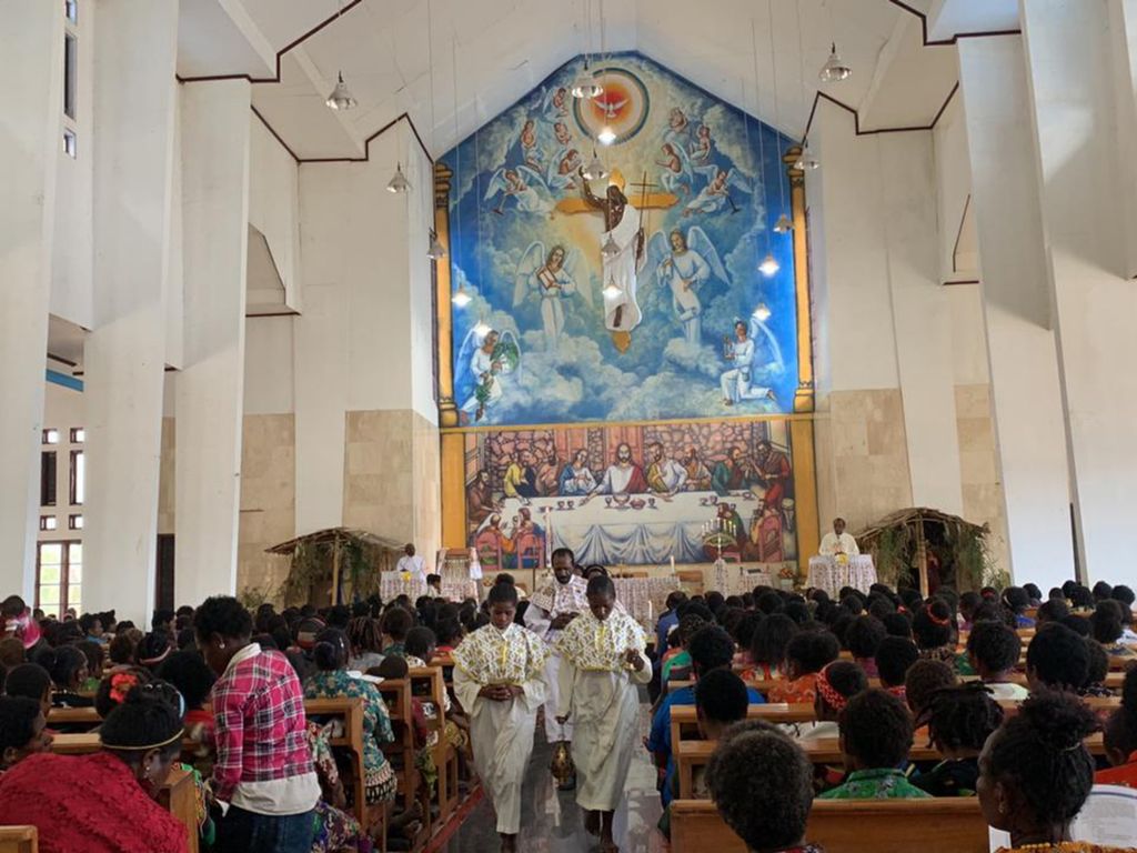 Perayaan ibadah Paskah di Distrik Sugapa, Kabupaten Intan Jaya, Papua, Minggu (17/4/2022).