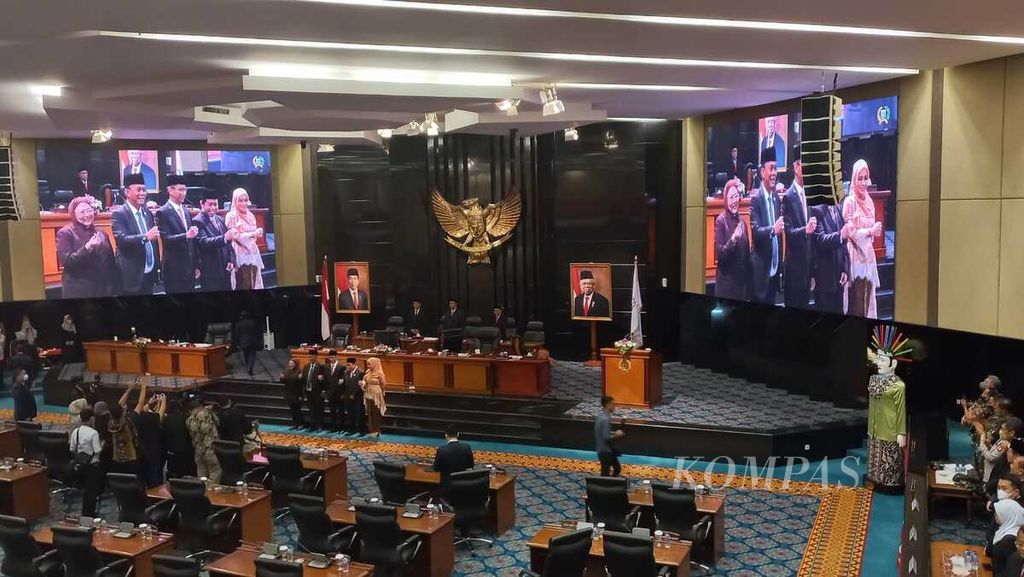 Suasana seusai penandatanganan nota kesepahaman (MOU) Kebijakan Umum Anggaran serta Rancangan Prioritas dan Plafon Anggaran Sementara tahun anggaran 2023, Selasa (8/11/2022), di Gedung DPRD DKI Jakarta.