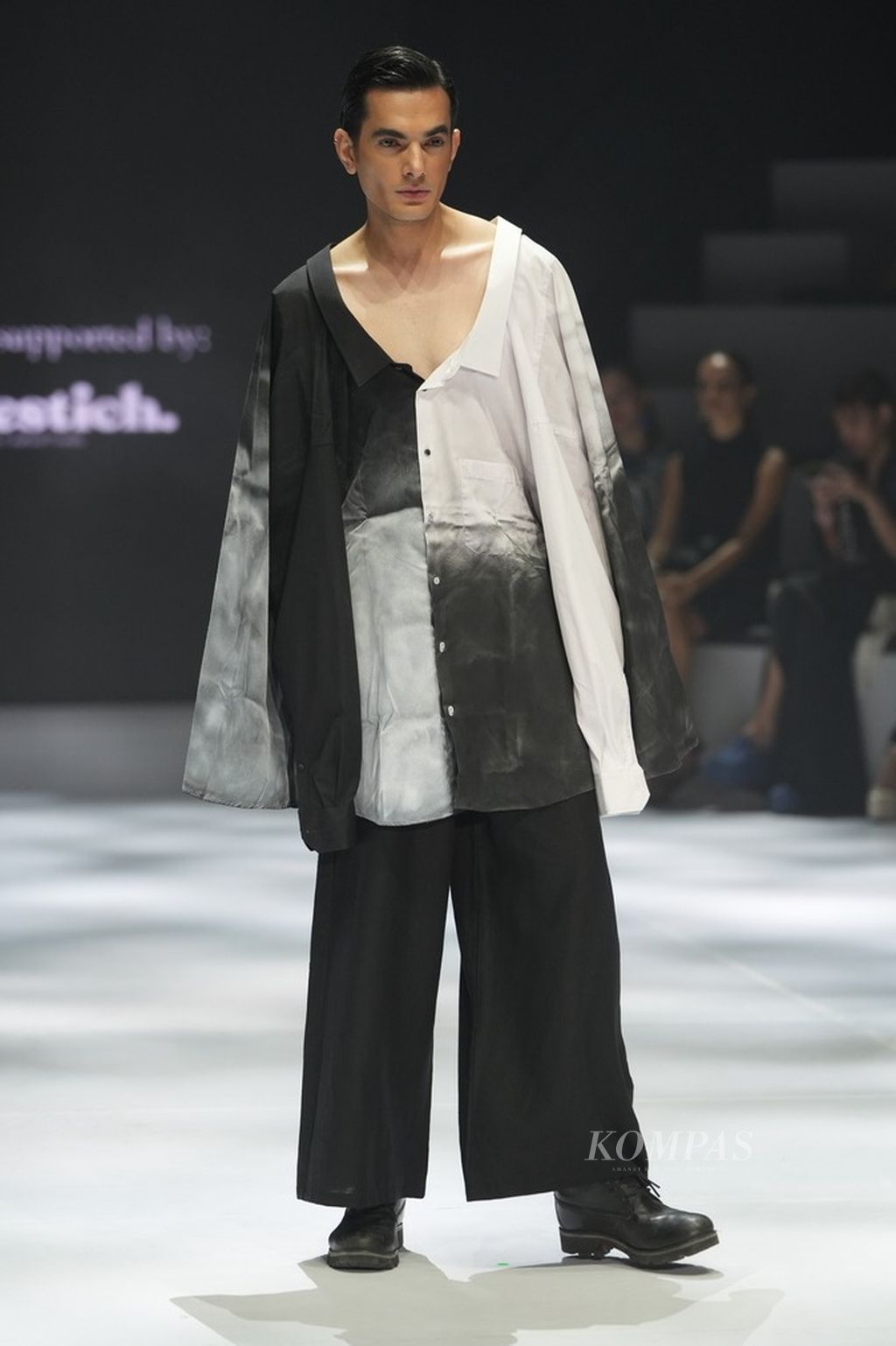 Koleksi Dea Yuliana dalam Harper's Bazaar Indonesia Asia NewGen Fashion Award (ANFA) Reunion 2024.
