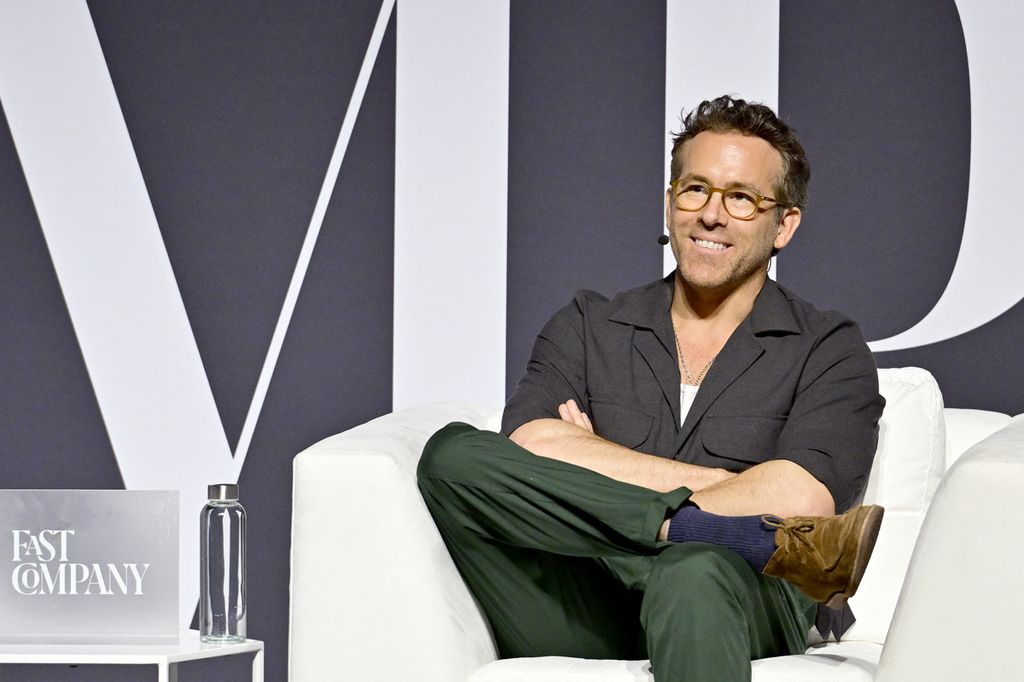 Aktor Kanada-Amerika Serikat, Ryan Reynolds, berbicara di atas panggung selama Fast Company Innovation Festival 2024 di BMCC Tribeca PAC pada 17 September 2024 di New York, AS.