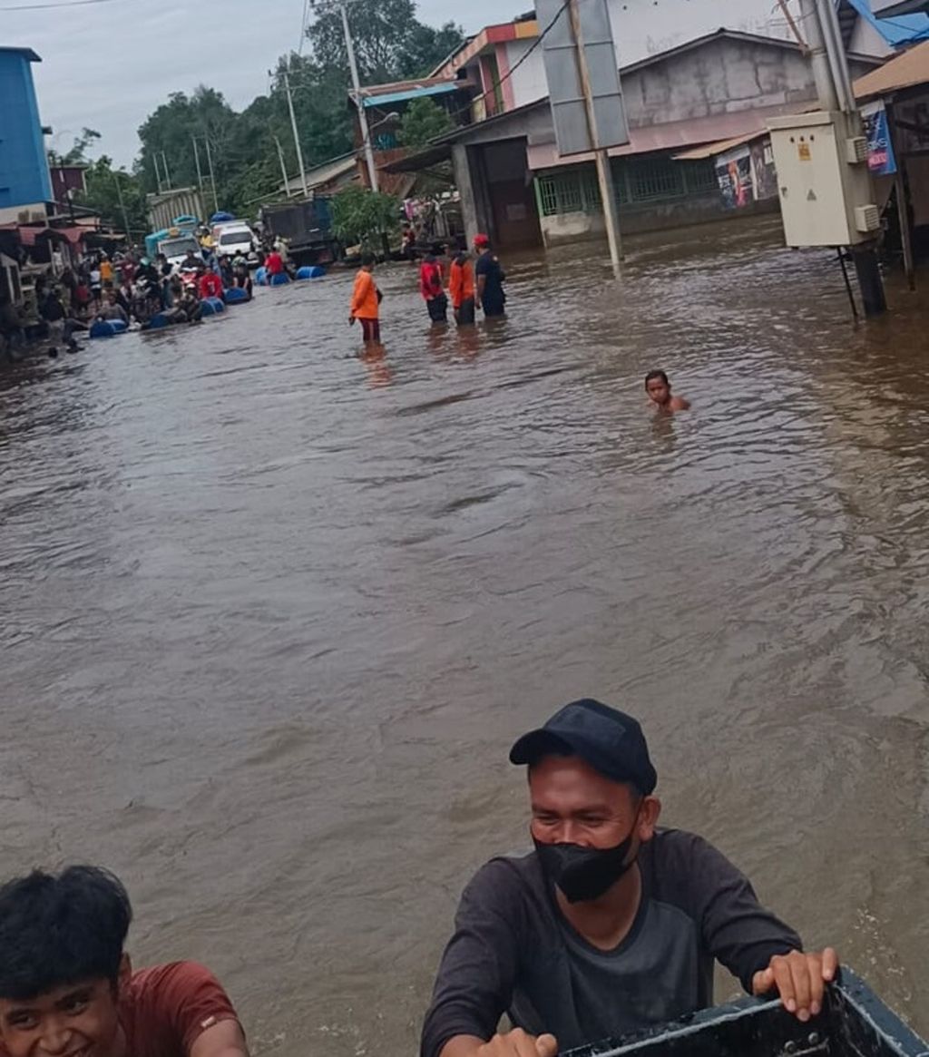 Banjir di Kecamatan Nanga Tayap, Kabupaten Ketapang, Kalimantan Barat, yang terjadi sejak Sabtu (4/9/2021) hingga Senin (6/9/2021) .