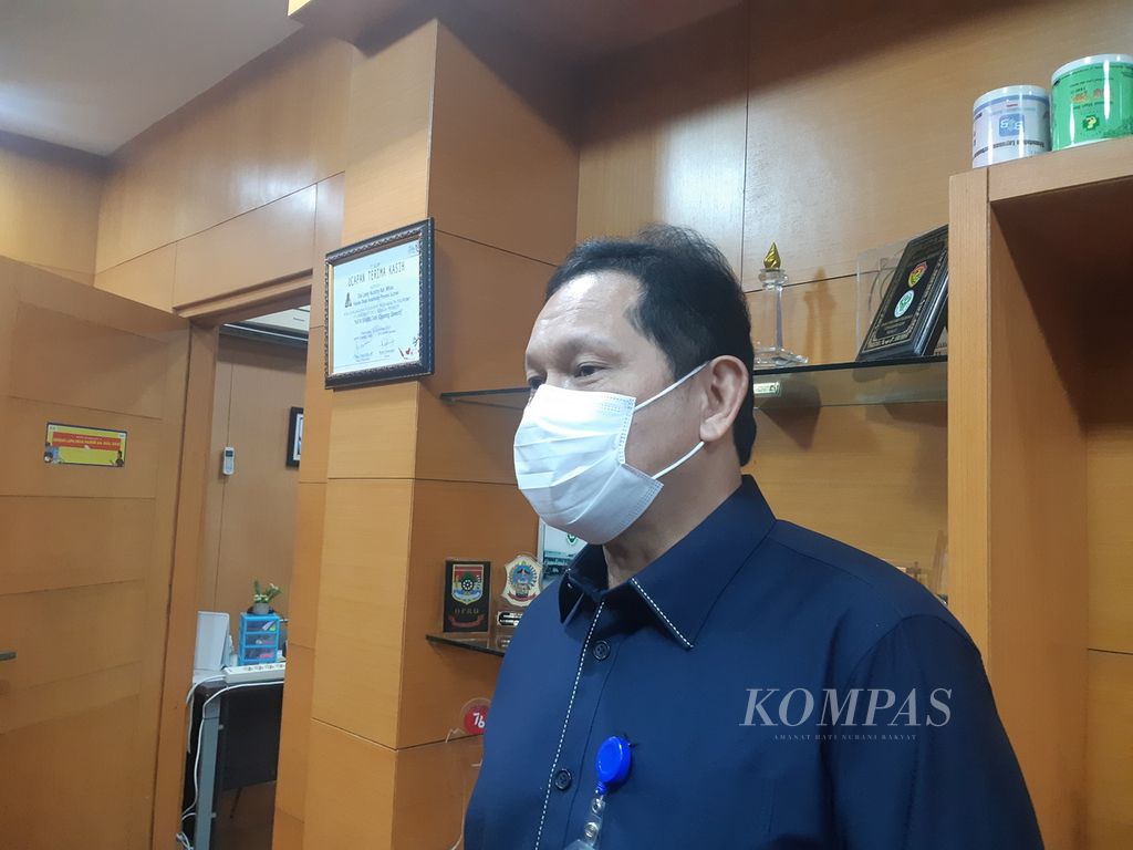 Kepala Dinas Kesehatan Sumatera Selatan Trisnawarman, Kamis (20/10/2022) memaparkan kasus gagal ginjal akut yang telah menelan dua korban jiwa. Semua jenis obat sirup dilarang beredar untuk sementara waktu sembari menunggu hasil penelitian lebih lanjut.