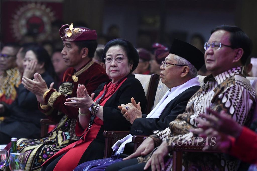 Presiden Joko Widodo, Ketua Umum PDI-P Megawati Soekarnoputri, Wakil Presiden terpilih 2019-2024 KH Ma'ruf Amin dan Ketua Umum Partai Gerindra Prabowo Subianto (kiri ke kanan) hadir dalam pembukaan Kongres V PDI-P di Grand Inna Bali Beach Hotel, Bali, Kamis (8/8/2019).