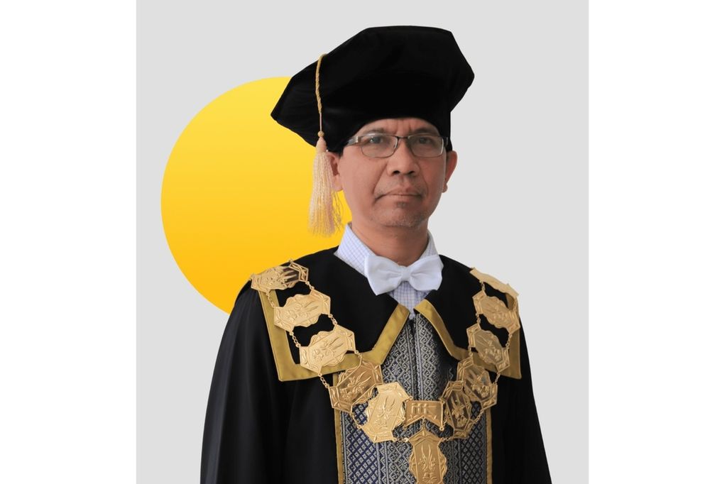 Rektor Institut Teknologi Kalimantan (ITK) Budi Santosa P.