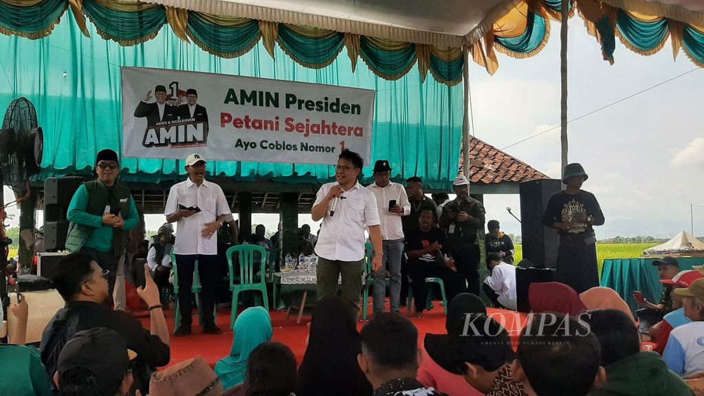 Calon wakil presiden nomor urut 1, Muhaimin Iskandar, saat berkampanye dengan dialog bersama di Desa Pulorejo, Kecamatan Babadan, Kabupaten Ponorogo, Jawa Timur, Sabtu (30/12/2023).