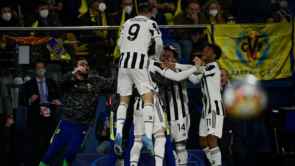 Selebrasi para pemain Juventus setelah Dusan Vlahovic mencetak gol ke gawang Villarreal pada laga pertama babak 16 besar Liga Champions Eropa di Stadion La Ceramica, Villarreal, Spanyol, Rabu (23/2/2022) dini hari WIB.