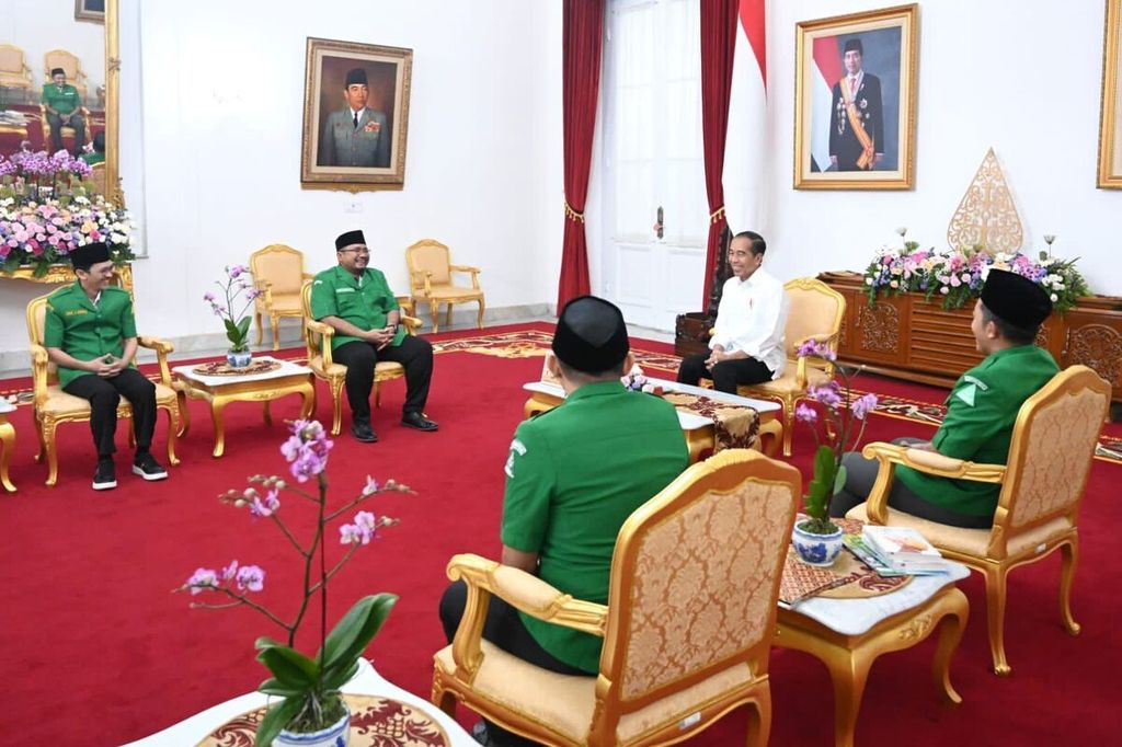 Presiden Joko Widodo menerima rombongan Gerakan Pemuda (GP) Ansor di Istana Kepresidenan Yogyakarta, Daerah Istimewa Yogyakarta. Selasa (30/1/2024).