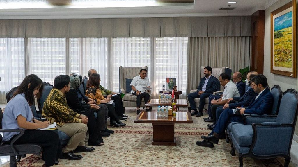 Kepala Staf Kepresidenan Moeldoko dalam pertemuannya dengan Ketua Organisasi Perdagangan Iran beserta jajaran di Gedung Bina Graha Jakarta, Rabu (24/5/2023).