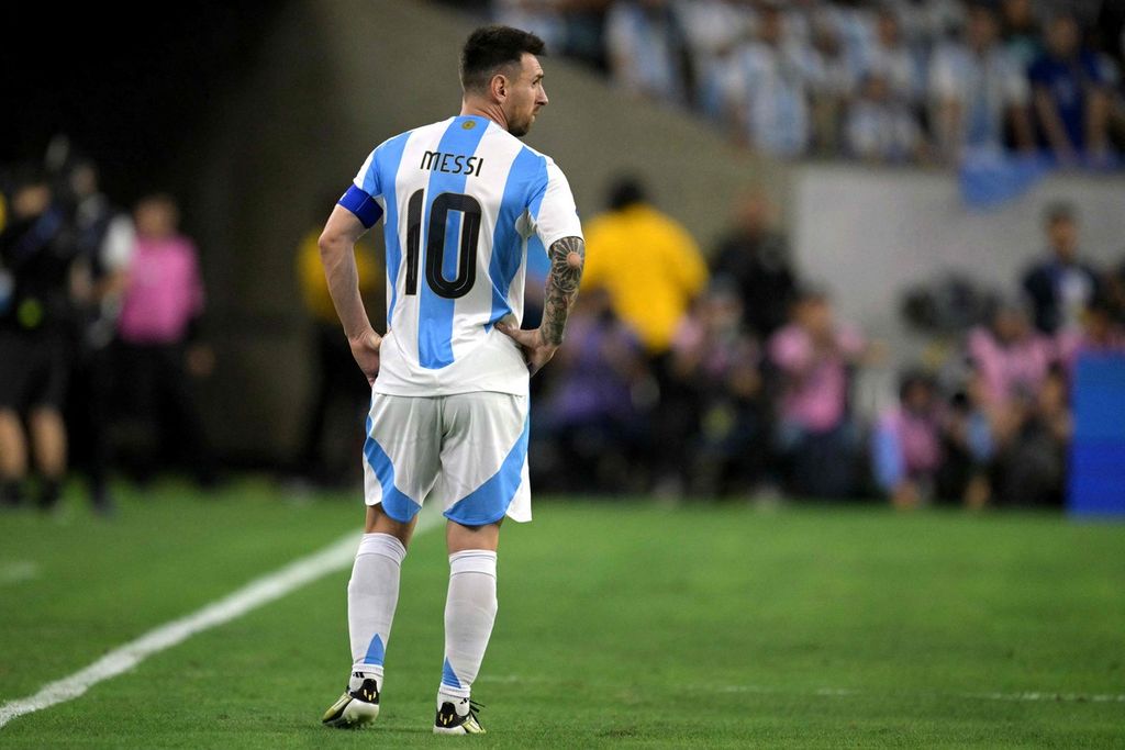 Penyerang Argentina, Lionel Messi, saat pertandingan babak perempat final Copa America 2024 antara Argentina dan Ekuador di Stadion NRG, Houston, Texas, Jumat (5/7/2024) pagi WIB. Argentina akan menghadapi Kanada pada babak semifinal, Rabu (10/7/2024) pukul 07.00 WIB di Stadion MetLife, New Jersey.