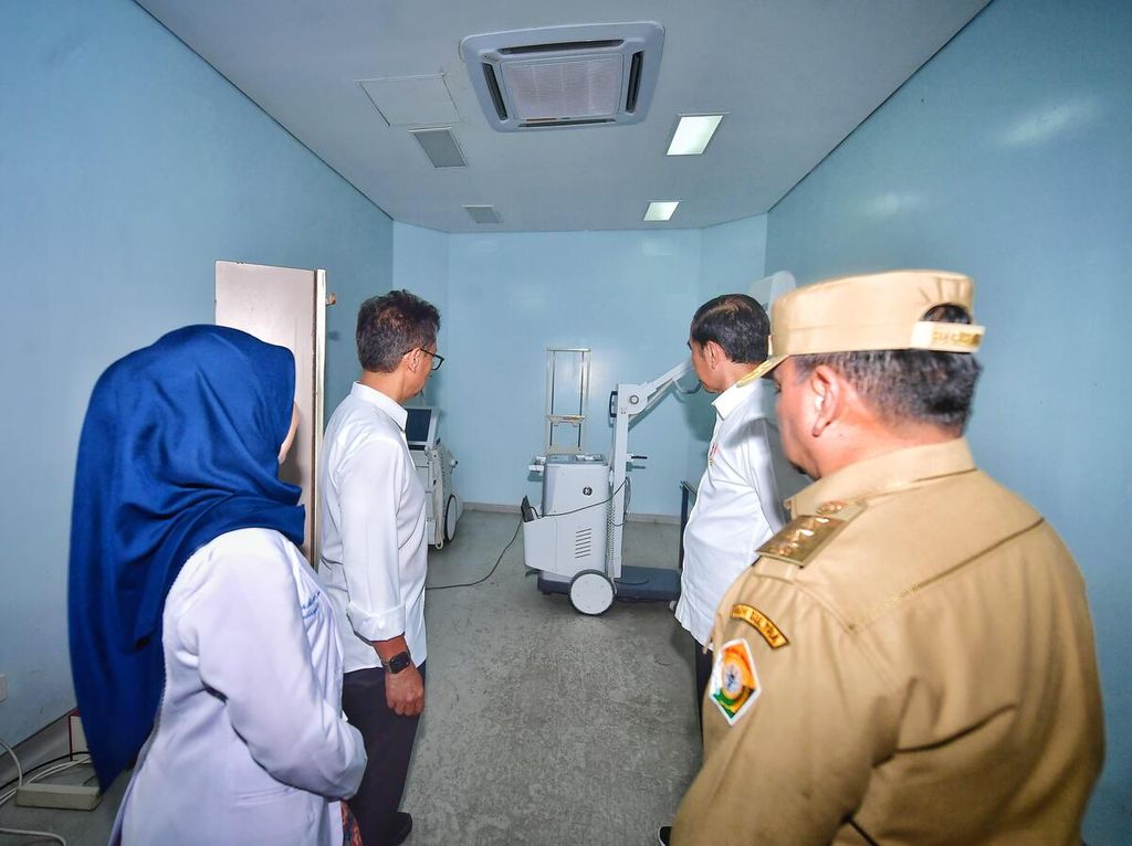 Presiden Jokowi melakukan kunjungan ke Badan Layanan Umum Daerah (BLUD) Rumah Sakit Konawe di Kabupaten Konawe, Sulawesi Tenggara, Selasa (14/5/2024).