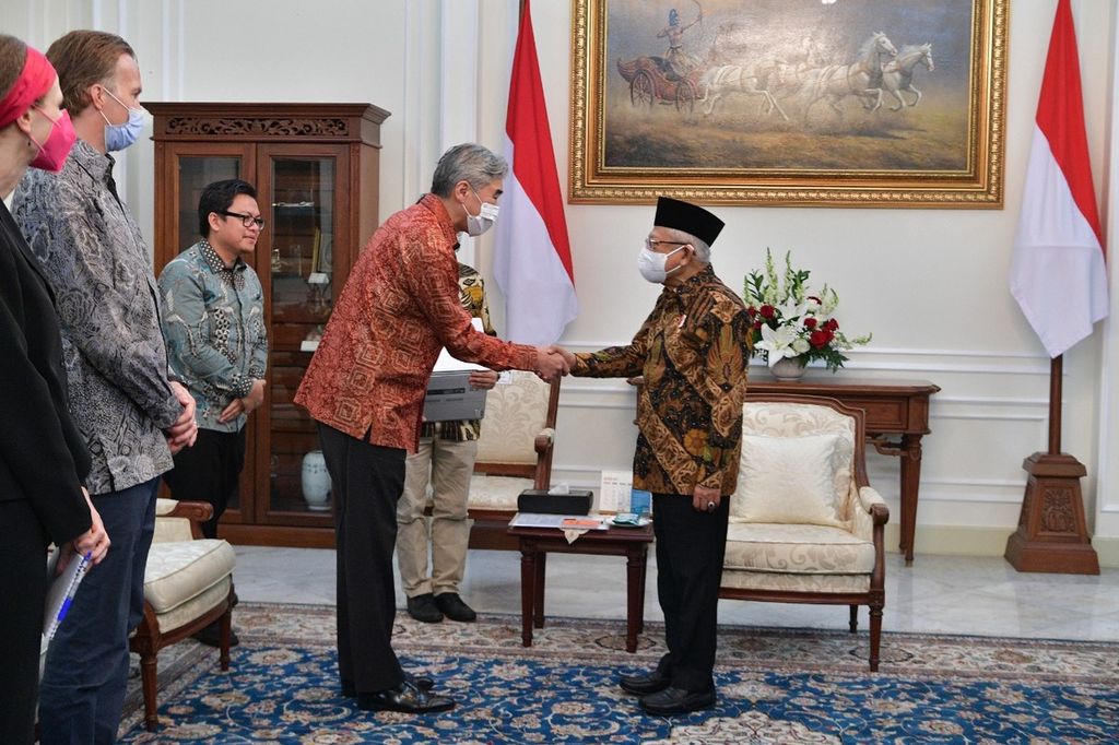 Duta Besar AS untuk Indonesia Sung Yong Kim melakukan kunjungan kehormatan ke Wakil Presiden Ma'ruf Amin, Selasa (11/10/2022) di Istana Wapres, Jakarta. Dalam pertemuan ini, dia menyampaikan dukungan atas Presidensi G20 Indonesia serta mengonfirmasi kehadiran Presiden AS Joe Biden.