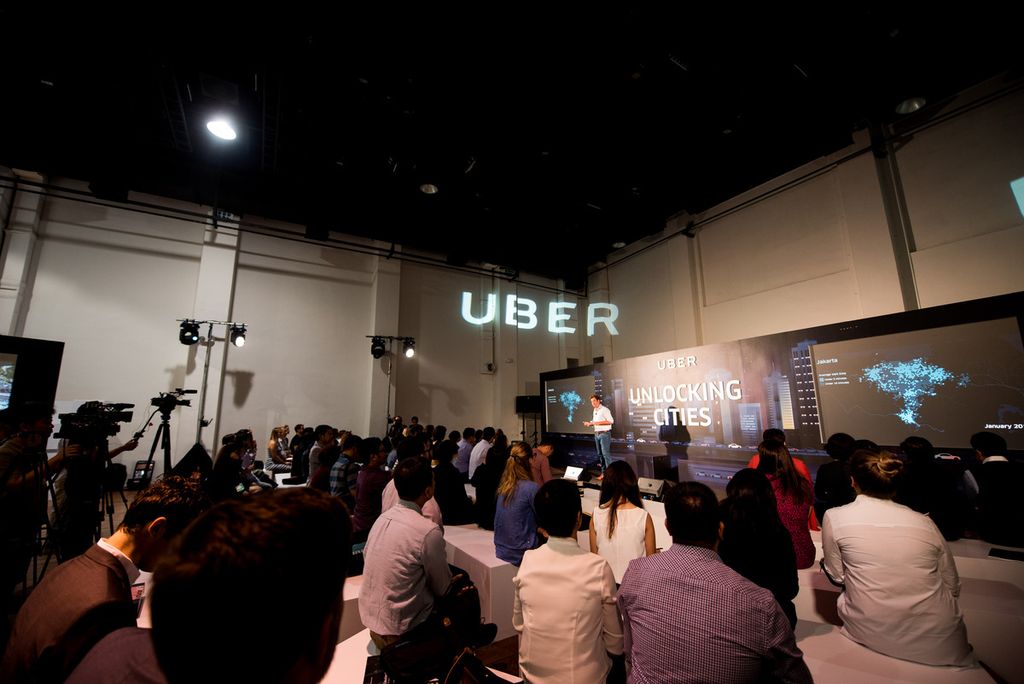 Para wartawan dari sejumlah negara di Asia Pasifik mengikuti paparan dari Chief Business Officer Uber Asia Pasifik, Brooks Entwistle, di Singapura, 1 November 2017.