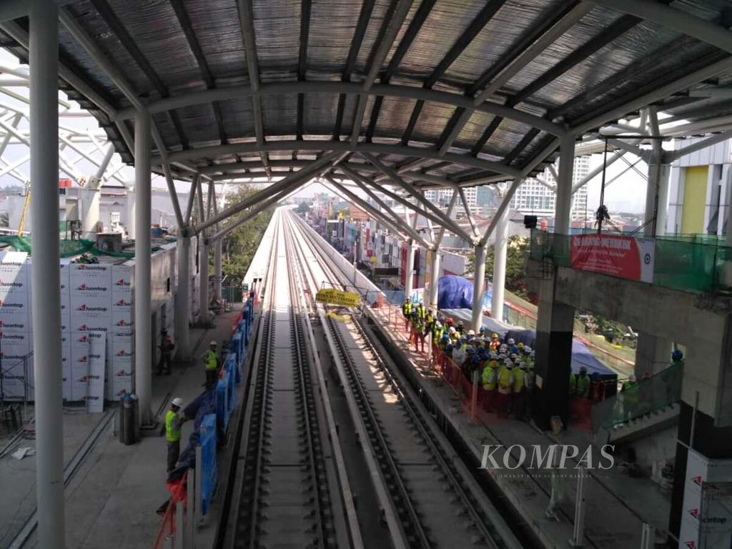 Perkembangan Stasiun LRT Kelapa Gading saat ini (15/7/2018). stasiun ini adalah satu dari lima stasiun yang akan dipersiapkan untuk Asian Games.