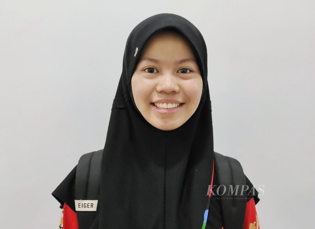 Petembak putri Indonesia Arista Perdana Putri Darmoyo usai ikut kualifikasi pistol angin 10 meter putri dalam Piala Dunia Menembak Senapan dan Pistol 2023 di Lapangan Tembak Senayan, Jakarta, Minggu (29/1/2023). 