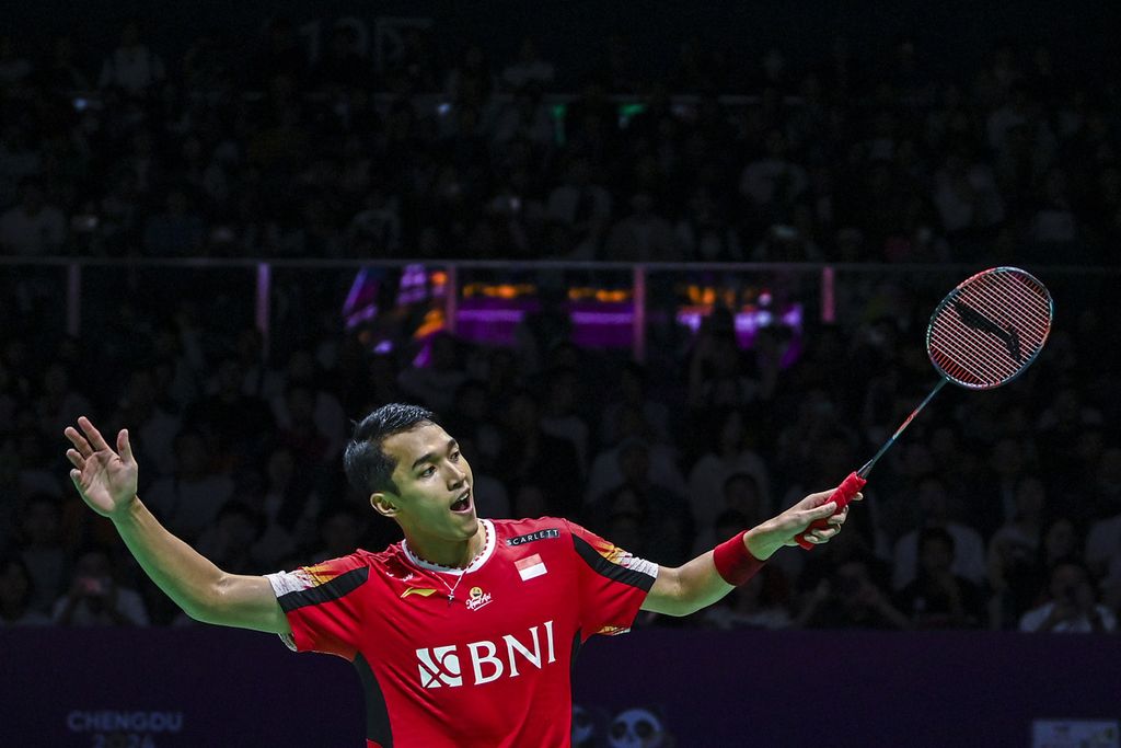 Indonesian solo badminton player Jonatan Christie celebrated after winning against Taiwanese badminton player Wang Tzu Wei in the semifinals of the 2024 Thomas Cup at the Chengdu Hi Tech Zone Sports Center Gymnasium, Chengdu, China on Saturday, May 4th, 2024. Jonatan won 21-11, 21-16.