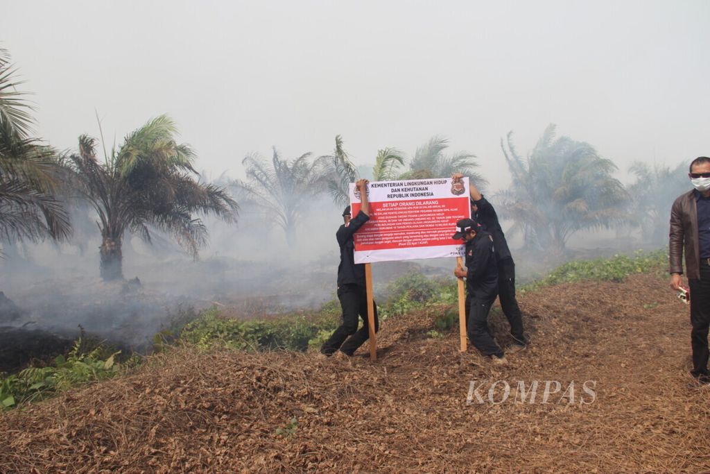 Penyegelan lahan korporasi di Ketapang, Kalimantan Barat, Sabtu (14/9/2019).