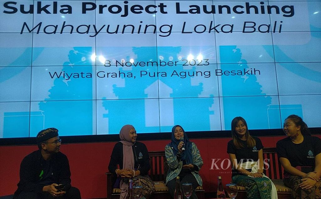GoTo Impact Foundation bersama konsorsium Catalyst Changemakers Ecosystem meluncurkan proyek "Sukla: Mahayuning Loka Bali" sebagai model pengelolaan sampah secara kolaboratif di kawasan Desa Besakih, Kecamatan Rendang, Kabupaten Karangasem, Bali, Rabu (8/11/2023). 