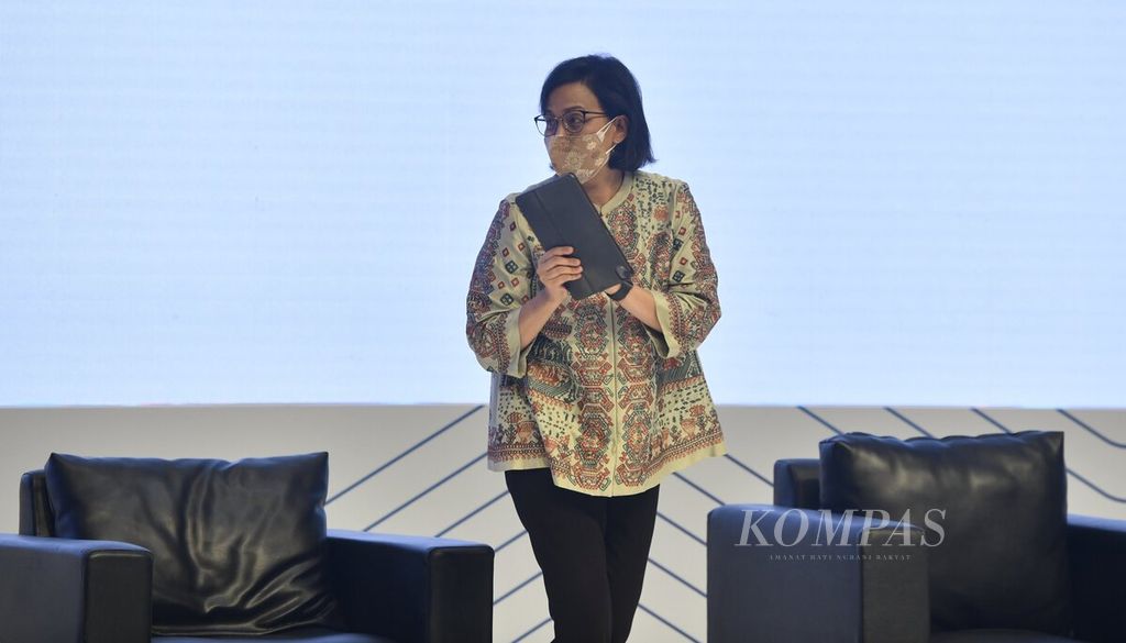 Menteri Keuangan Sri Mulyani dalam acara Kompas100 CEO Forum "Ekonomi Sehat 2022" yang digelar secara hibrida di Istana Negara dan Jakarta Convention Center (JCC), Jakarta, November 2021. 