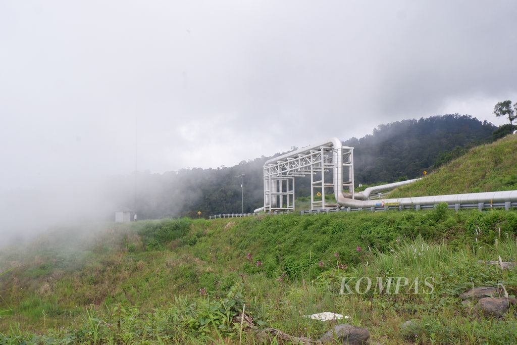 Suasana di sekitar pembangkit listrik tenaga panas bumi (PLTP) Lumut Balai milik PT Pertamina Geothermal Energy Tbk, di Kabupaten Muara Enim, Sumatera Selatan, Kamis (29/2/2024).