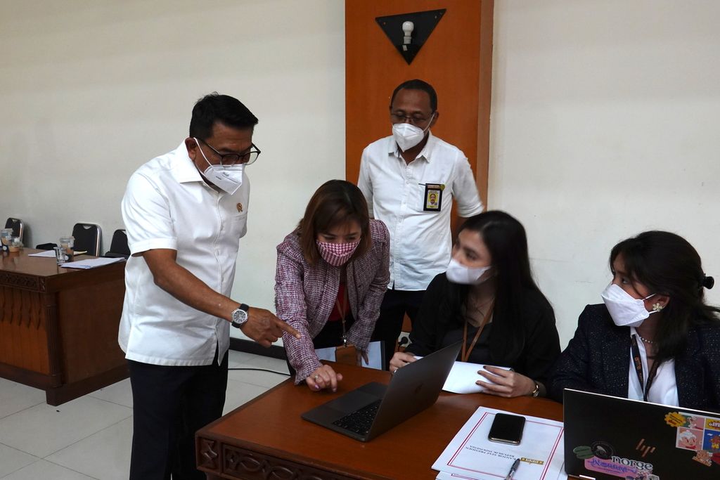 Kepala Staf Kepresidenan Moeldoko memantau secara langsung proses seleksi peserta Sekolah Staf Kepresidenan (SSP) di Gedung Krida Bhakti Jakarta, Kamis (14/7/2022).