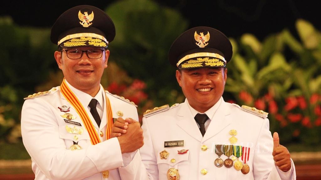 Gubernur dan Wakil Gubernur Jawa Barat Ridwan Kamil-Uu Ruzhanul Ulum