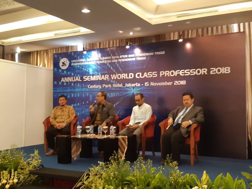 Dosen dan profesor dari perguruan tinggi Indonesia mendapat dukungan untuk meningkatkan publikasi ilmiah di jurnal internasional bereputasi melalui program World Class Professor (WCP). Sejumlah peserta WCP 2018 berbagi pengalaman menjalankan kolaborasi publikasi bersama profesor dalam dan luar negeri berkelas dunia di acara seminar tahunan WCP 2018 di Jakarta, Kamis (15/11/2018).