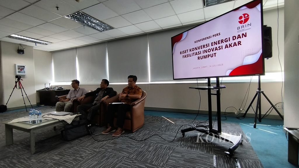 Konferensi pers terkait riset konversi dan fasilitasi inovasi akar rumput di Kantor BRIN, Jakarta, Jumat (14/7/2023).