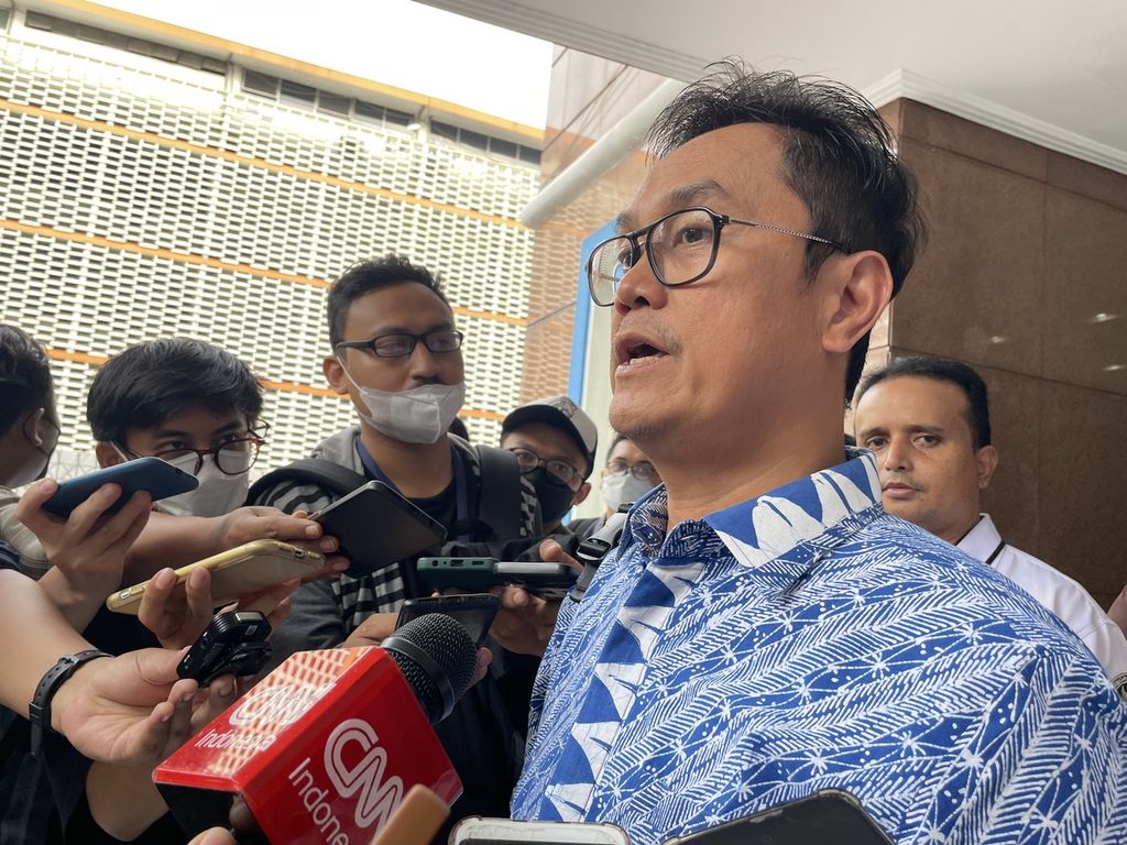 Anggota Dewan Kehormatan Penyelenggara Pemilu, Muhammad Tio Aliansyah, ditemui di kantornya, di Jakarta, Rabu (21/12/2022). Tio memastikan DKPP akan segera memproses laporan yang masuk ke lembaga tersebut, termasuk dari Koalisi Masyarakat Sipil Kawal Pemilu Bersih.