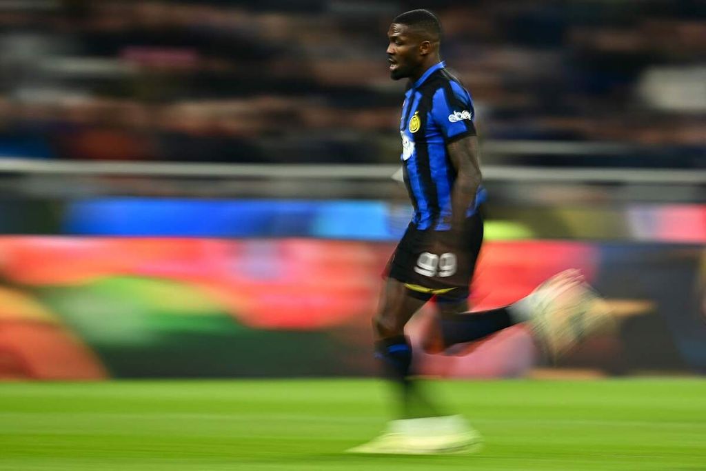 Inter Milan attacker, Marcus Thuram, took action during the Italian League match between Inter Milan and Genoa at the Giuseppe Meazza Stadium, Milan, on Tuesday (5/3/2024).
