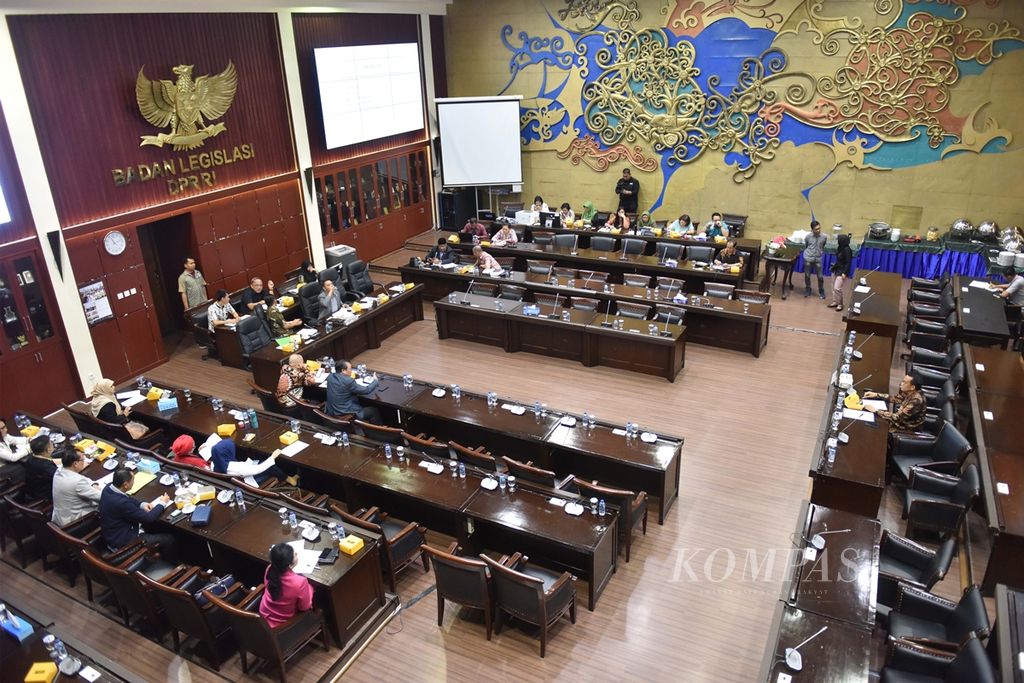 Suasana rapat di Badan Legislasi (Baleg) DPR di Kompleks Parlemen, Senayan, Jakarta, Rabu (27/11/2019). 