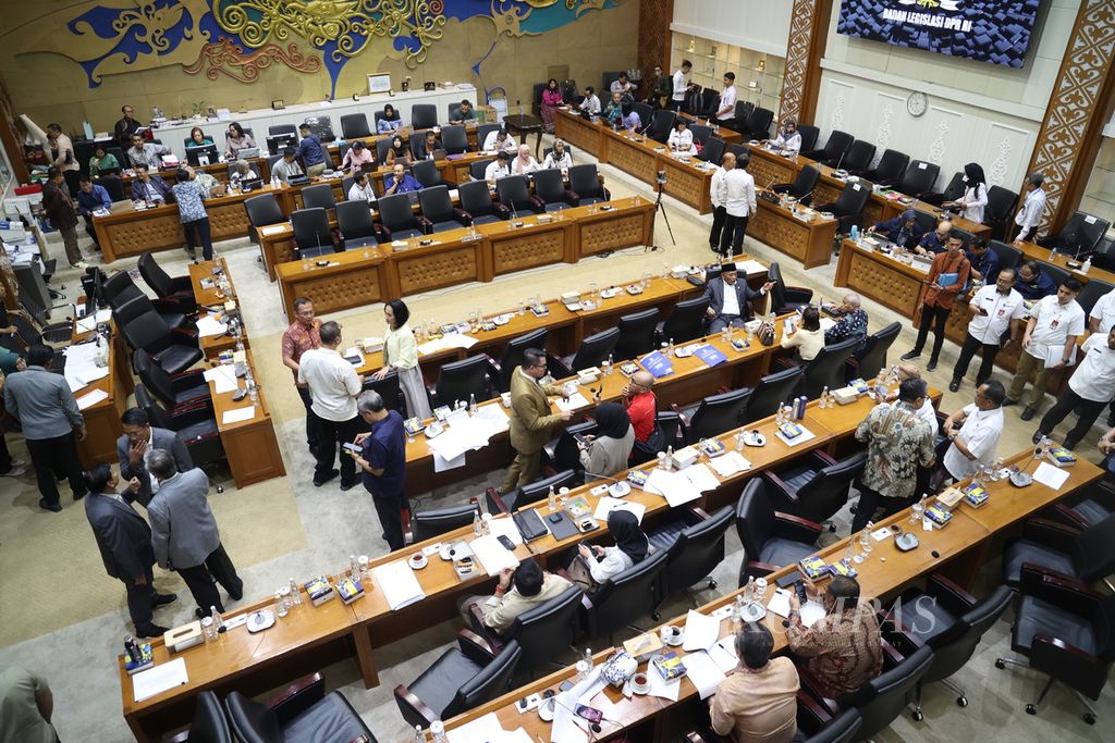 Suasana pembahasan Rancangan Undang-Undang (RUU) Pilkada di Badan Legislasi (Baleg) DPR di Kompleks Parlemen, Senayan Jakarta, Rabu (21/8/2024). 