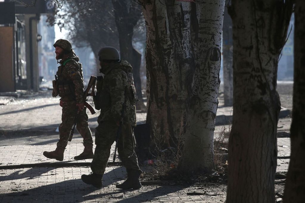 Pasukan Ukraina di Bakhmut pada Kamis (26/1/2023). Kota di Donetsk itu menjadi salah satu pusat kendali garis depan Ukraina di palagan timur.