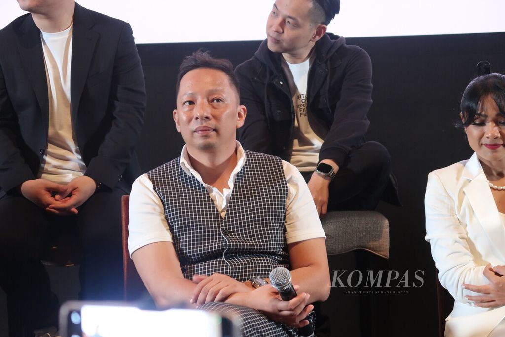 Aktor Ringgo Agus Rahman hadir dalam acara konferensi pers film <i>Jatuh Cinta seperti di Film-film</i> di Jakarta, Jumat (24/11/2023).