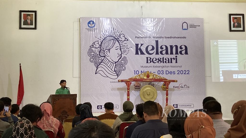 Pelaksana Tugas Kepala Museum Kebangkitan Nasional Pustanto menyampaikan pidato sambutan saat pembukaan pameran Kelana Bestari di Museum Kebangkitan Nasional, Jakarta, Kamis (10/11/2022).