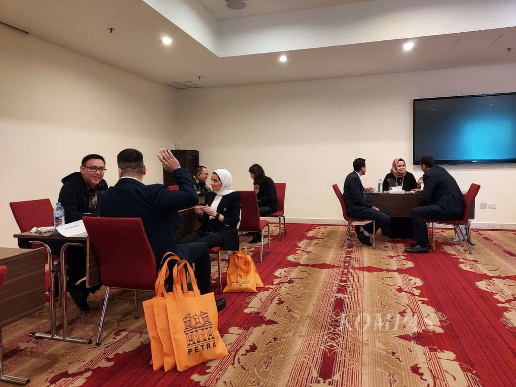 A business meeting between travel agents and tourism representatives from Indonesia and Jordan was held in Amman, Jordan on Sunday (10/3/2024). The business meeting, facilitated by the Jordan Tourism Board, aimed to target Indonesian tourists to visit Jordan.