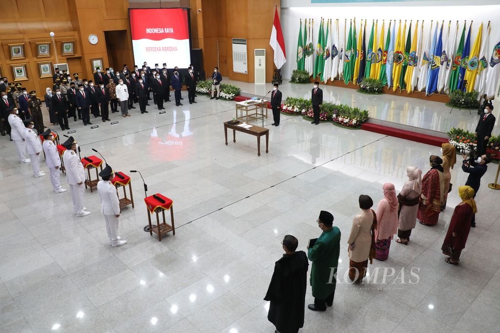 Lima penjabat gubernur dilantik Menteri Dalam Negeri Tito Karnavian di Kantor Kementerian Dalam Negeri, Jakarta, Kamis (12/5/2022). 