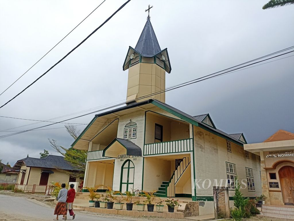 Gereja Huria Kristen Batak Protestan (HKBP) Dame Saitnihuta di Kecamatan Tarutung, Kabupaten Tapanuli Utara, Sumatera Utara, Rabu (20/12/2023). HKBP Dame Saitnihuta merupakan gereja pertama di Tanah Batak.