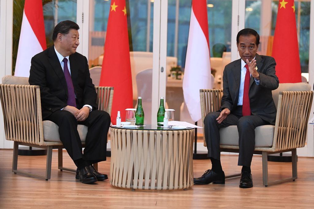 Presiden Joko Widodo (kanan) melakukan pertemuan bilateral dengan Presiden China Xi Jinping (kiri) di Nusa Dua, Bali, Rabu (16/11/2022).