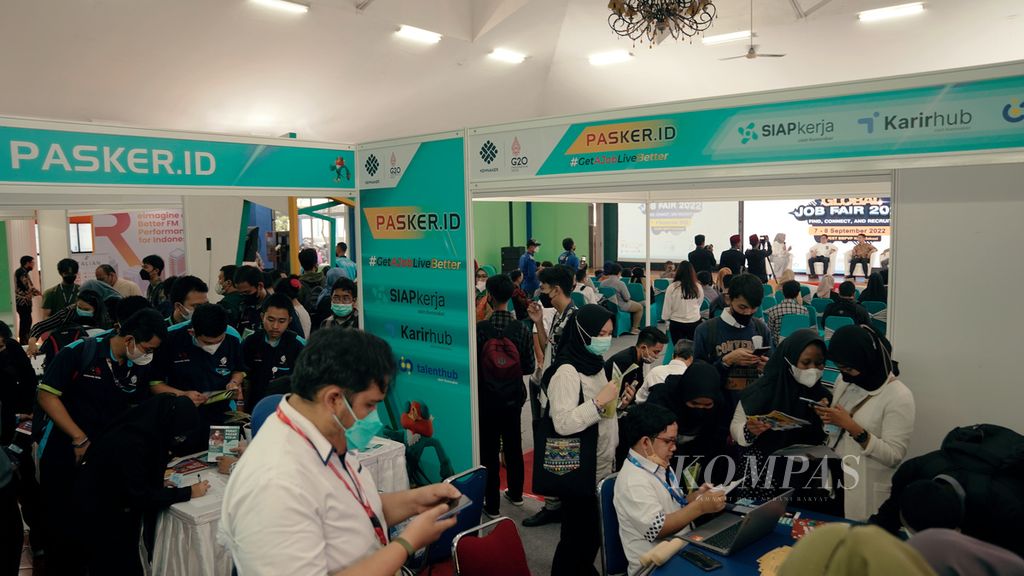 Suasana pameran bursa kerja atau Global Job Fair 2022 di Cevest Balai Besar Pelatihan Vokasi dan Produktivitas (BBPVP) Bekasi, Kota Bekasi, Jawa Barat, Rabu (7/9/2022). 