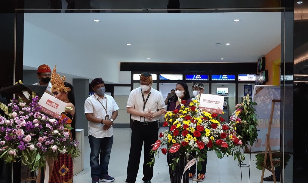 Gramedia menghadirkan pembaruan di toko buku Gramedia Bali Mal Galeria di Mal Bali Galeria, Kuta, Badung. Suasana seremonial pembukaan kembali toko buku Gramedia Bali Mal Galeria, Sabtu (16/7/2022).