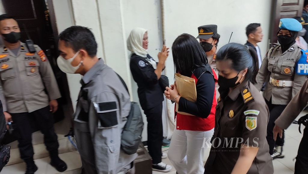 Terdakwa kasus pembunuhan berencana Nofriansyah Yosua Hutabarat, Putri Candrawathi, yang hadir di Pengadilan Negeri Jakarta Selatan, Selasa (29/11/2022). 