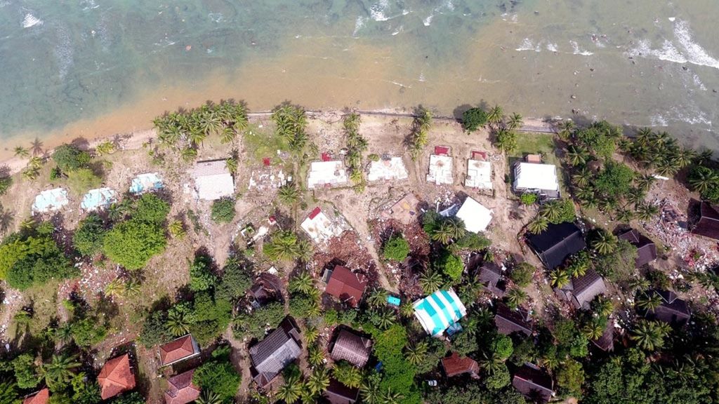 Foto aerial kerusakan akibat Tsunami di kawasan Carita, Banten, Jawa Barat, Senin (24/12/2018).