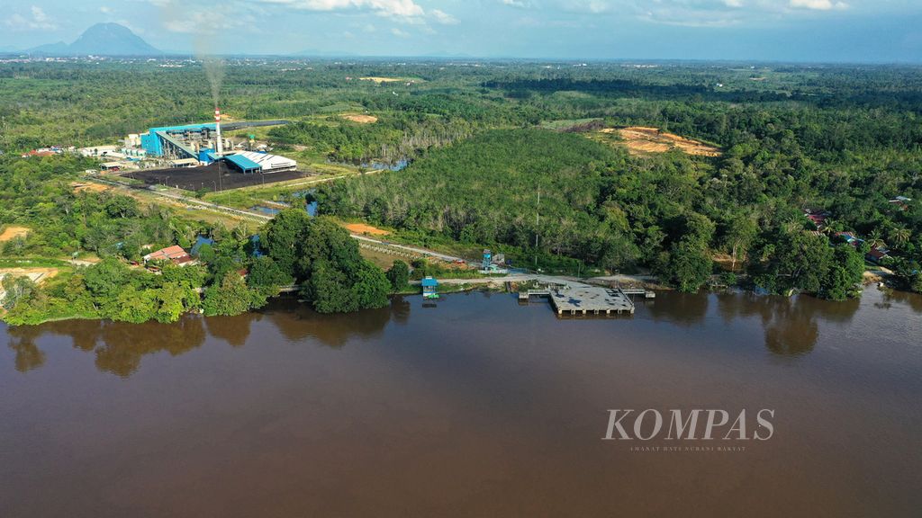 Foto aerial wilayah Kabupaten Sintang, Kalimantan Barat, Senin (11/10/2021). 
